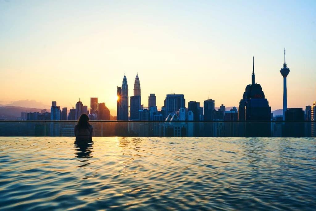 Klcc Regalia Suites Infinity Pool كوالالمبور المظهر الخارجي الصورة
