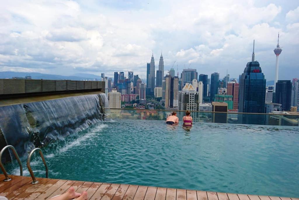Klcc Regalia Suites Infinity Pool كوالالمبور المظهر الخارجي الصورة