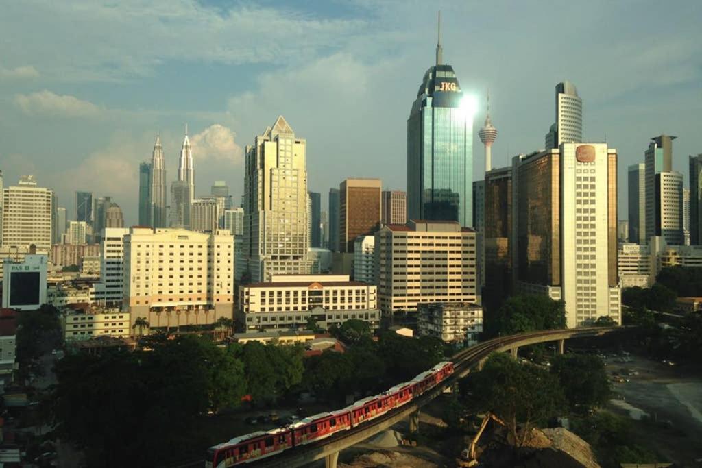 Klcc Regalia Suites Infinity Pool كوالالمبور المظهر الخارجي الصورة