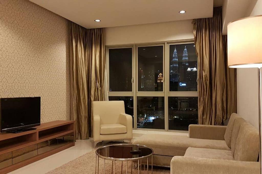 Klcc Regalia Suites Infinity Pool كوالالمبور المظهر الخارجي الصورة