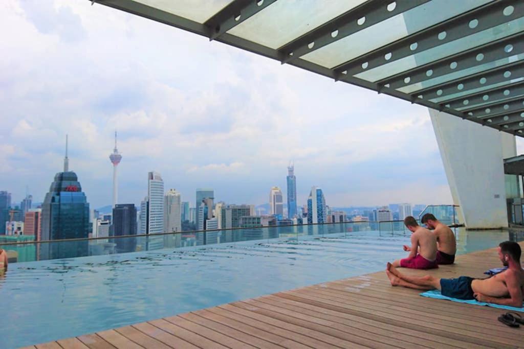 Klcc Regalia Suites Infinity Pool كوالالمبور المظهر الخارجي الصورة