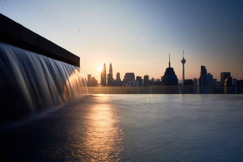 Klcc Regalia Suites Infinity Pool كوالالمبور المظهر الخارجي الصورة