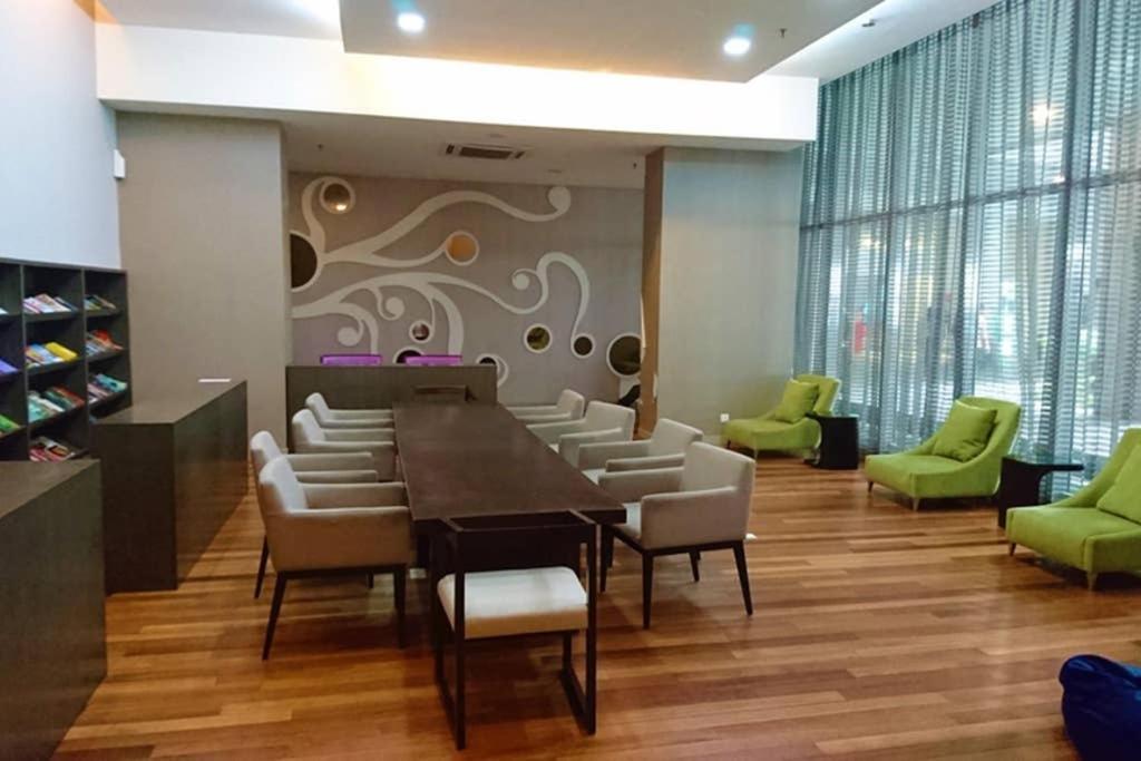 Klcc Regalia Suites Infinity Pool كوالالمبور المظهر الخارجي الصورة