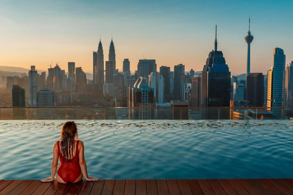 Klcc Regalia Suites Infinity Pool كوالالمبور المظهر الخارجي الصورة