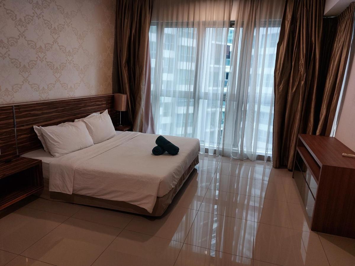 Klcc Regalia Suites Infinity Pool كوالالمبور المظهر الخارجي الصورة